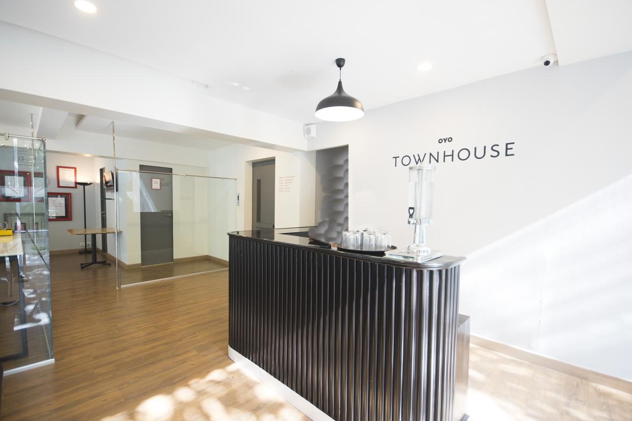 Oyo Townhouse 16 International Airport Hotel Mumbai Exterior photo