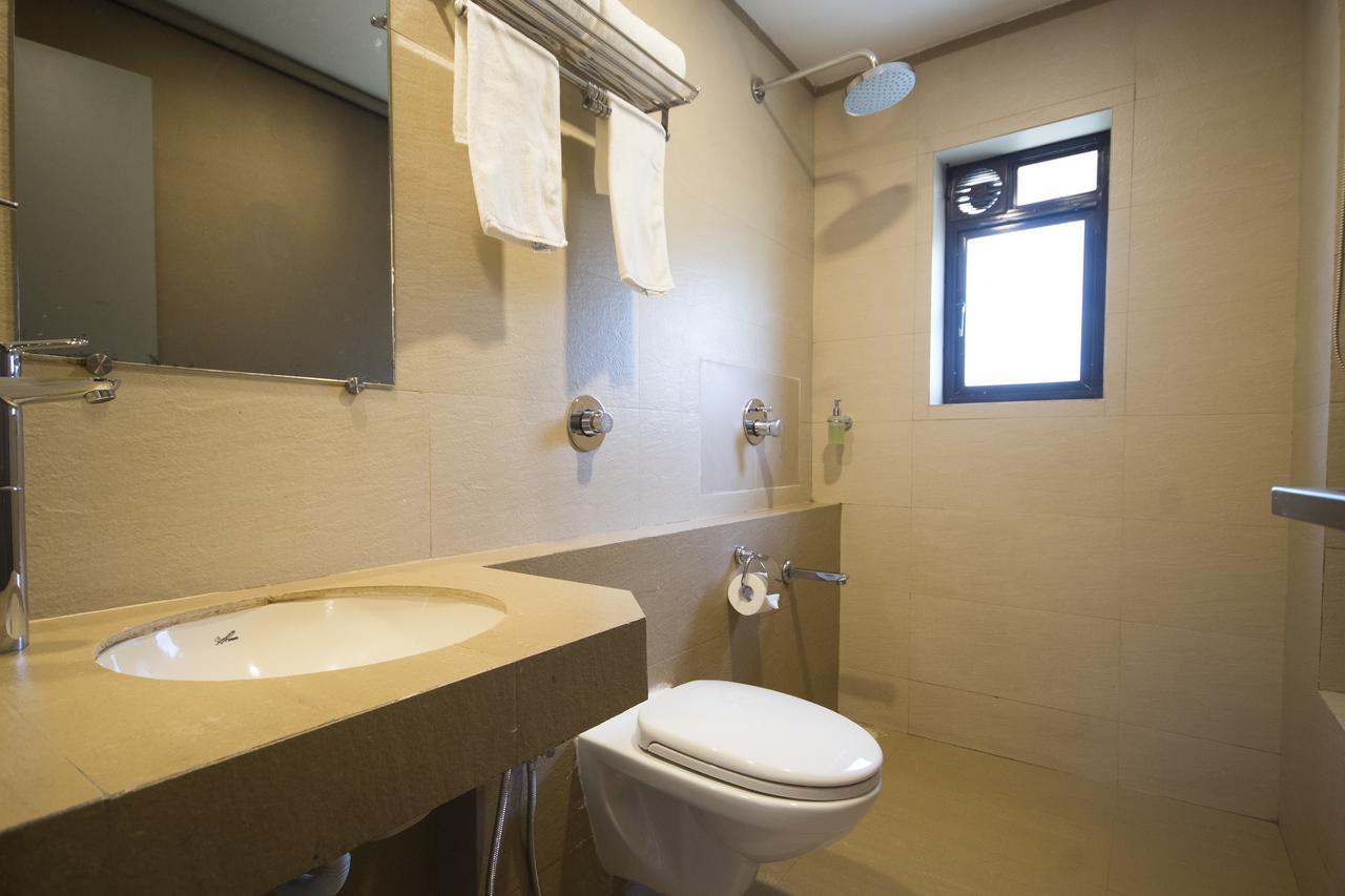 Oyo Townhouse 16 International Airport Hotel Mumbai Exterior photo