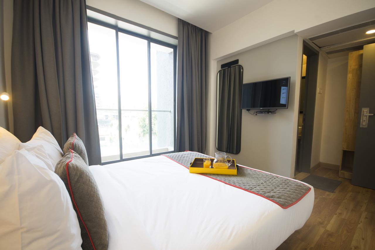 Oyo Townhouse 16 International Airport Hotel Mumbai Exterior photo