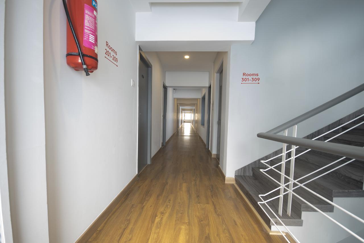 Oyo Townhouse 16 International Airport Hotel Mumbai Exterior photo