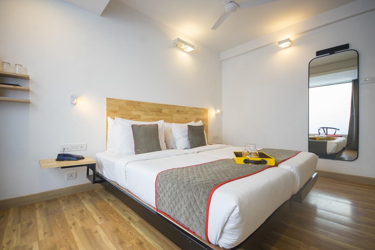 Oyo Townhouse 16 International Airport Hotel Mumbai Exterior photo